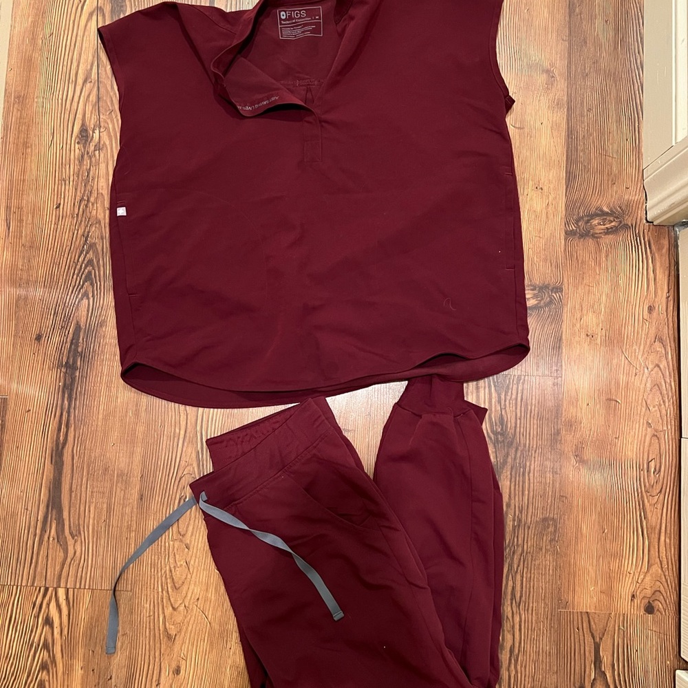 Maroon figs, medium top and bottom